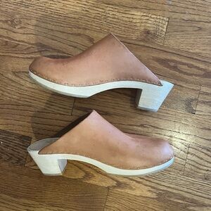 Bryr Tan Leather Clogs